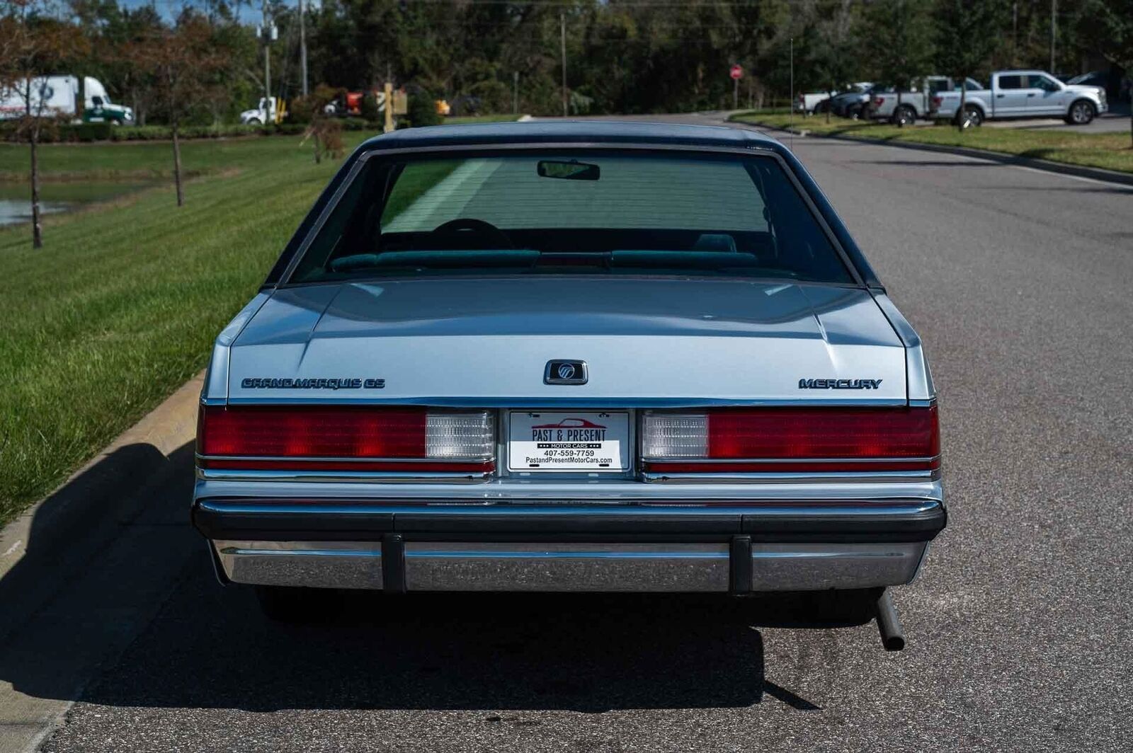 Mercury-Grand-Marquis-Berline-1989-Blue-Blue-240648-4