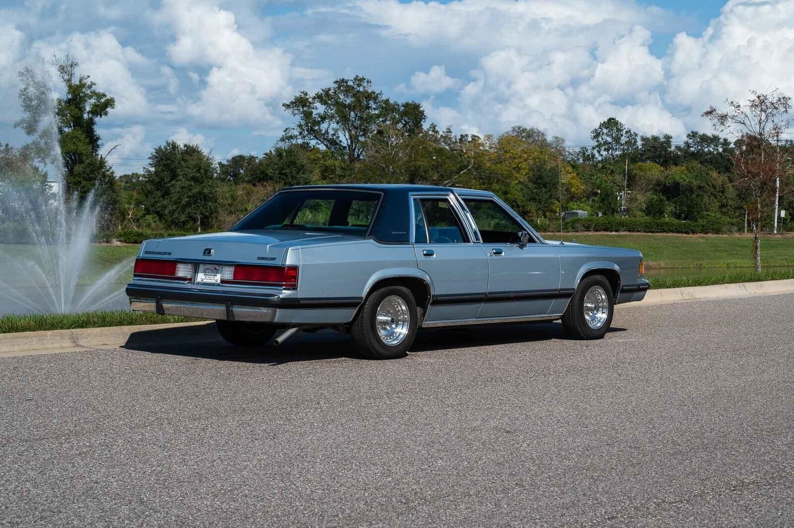 Mercury-Grand-Marquis-Berline-1989-Blue-Blue-240648-5