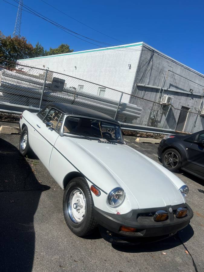 Mg-Mgb-1975-white-100273-1