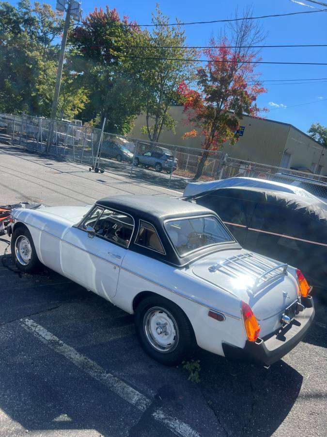 Mg-Mgb-1975-white-100273-2