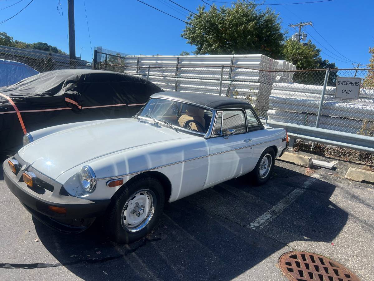 Mg-Mgb-1975-white-100273