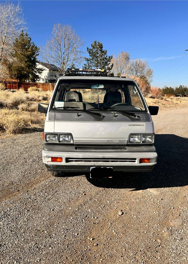 Mitsubishi-Delica-1987-silver-288072-2