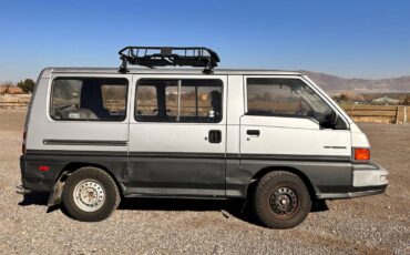 Mitsubishi-Delica-1987-silver-288072-20