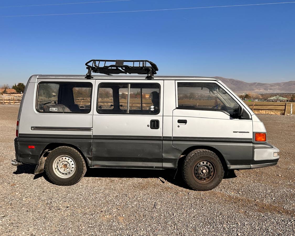 Mitsubishi-Delica-1987-silver-288072-20