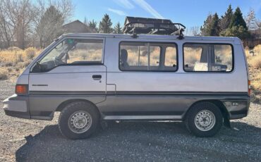 Mitsubishi-Delica-1987-silver-288072-22