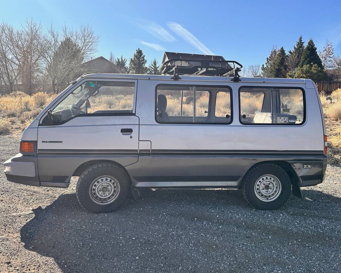 Mitsubishi-Delica-1987-silver-288072-22