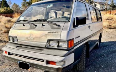 Mitsubishi-Delica-1987-silver-288072