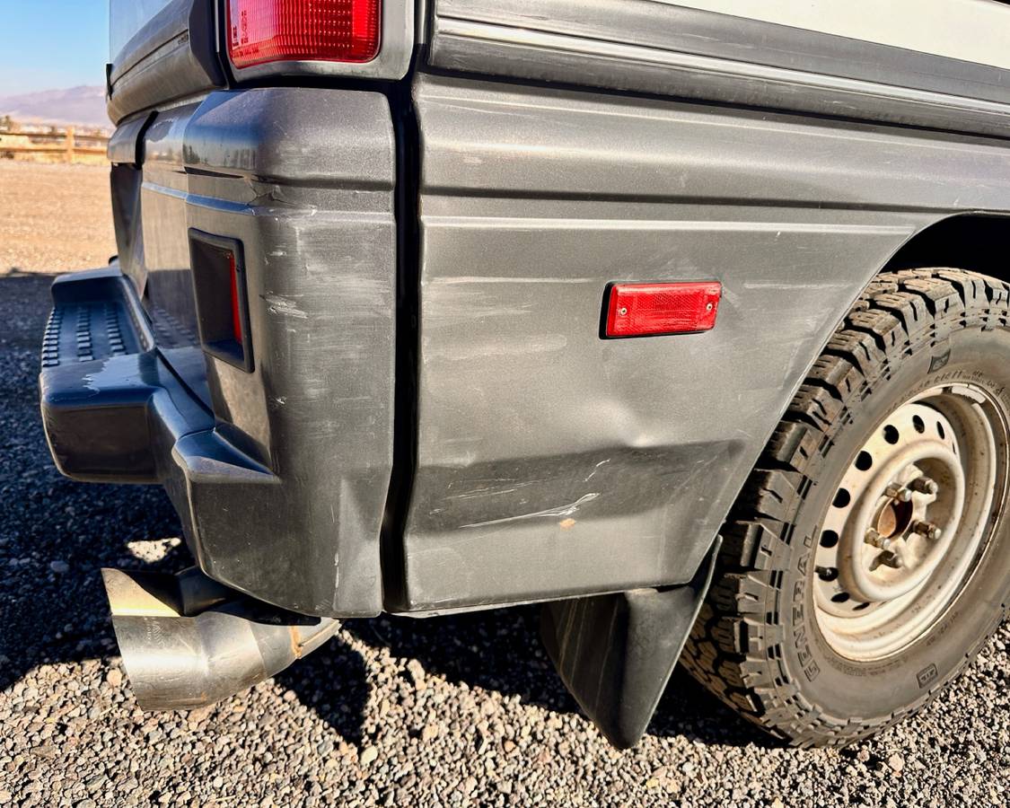 Mitsubishi-Delica-1987-silver-288072-6