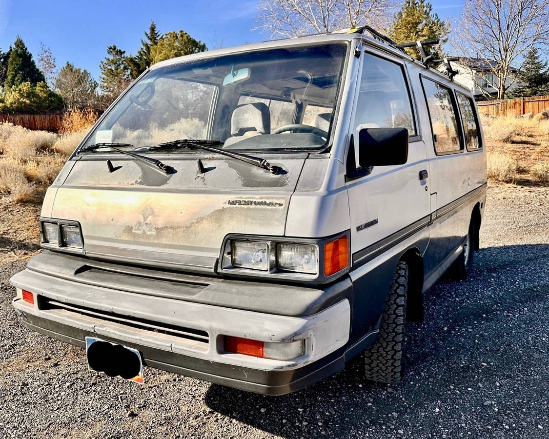 Mitsubishi-Delica-1987-silver-288072