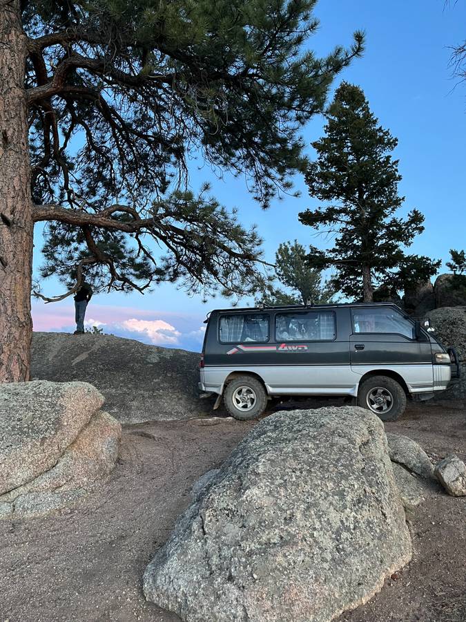 Mitsubishi-Delica-diesel-1991-black-127999-3