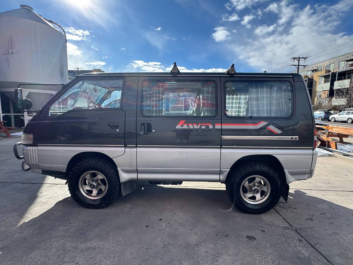 Mitsubishi-Delica-diesel-1991-black-127999-6