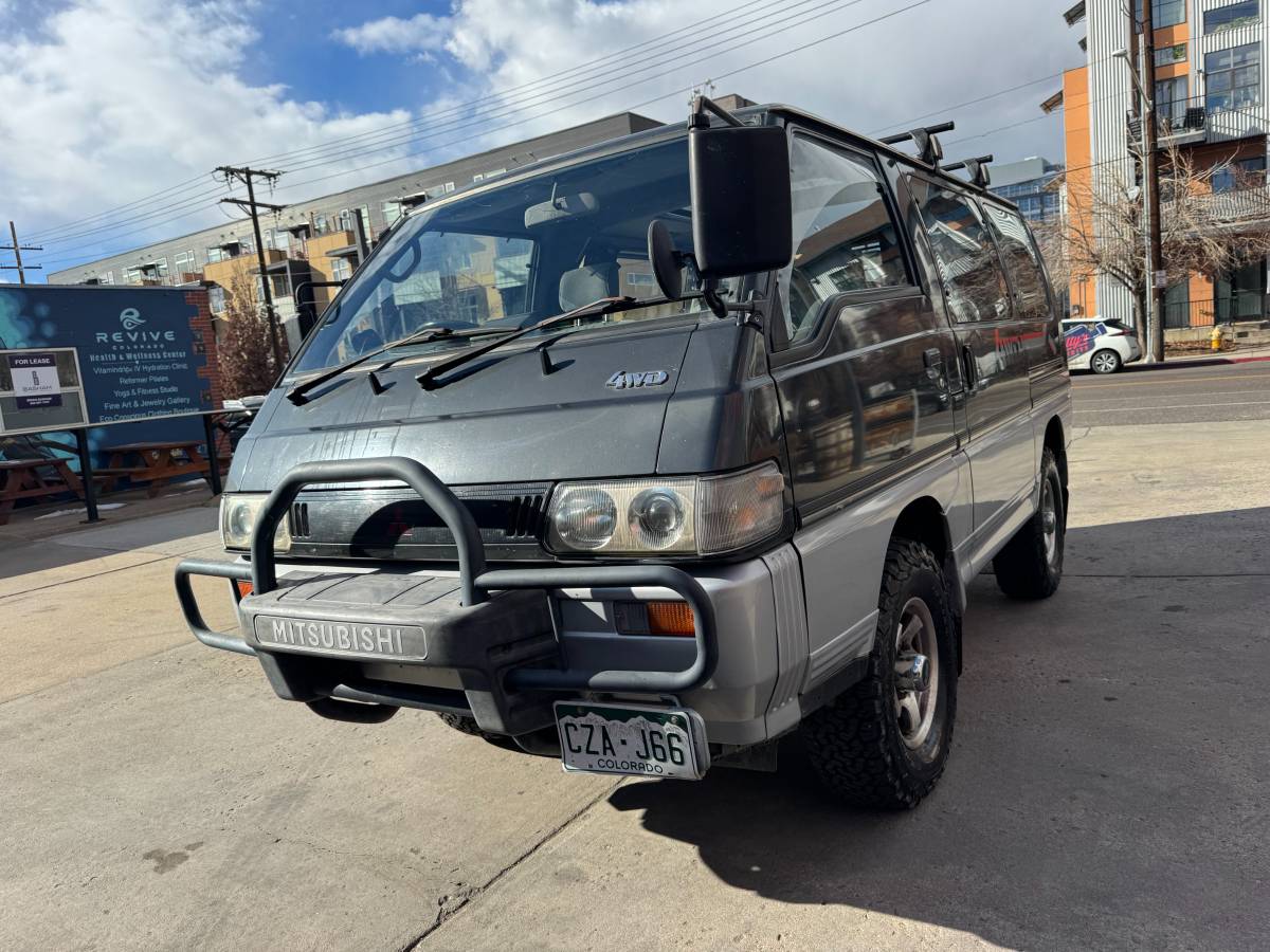 Mitsubishi-Delica-diesel-1991-black-127999-7