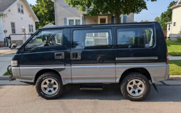 Mitsubishi-Delica-diesel-1992-193121-1