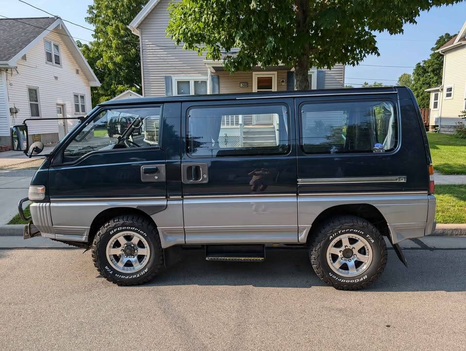 Mitsubishi-Delica-diesel-1992-193121-1