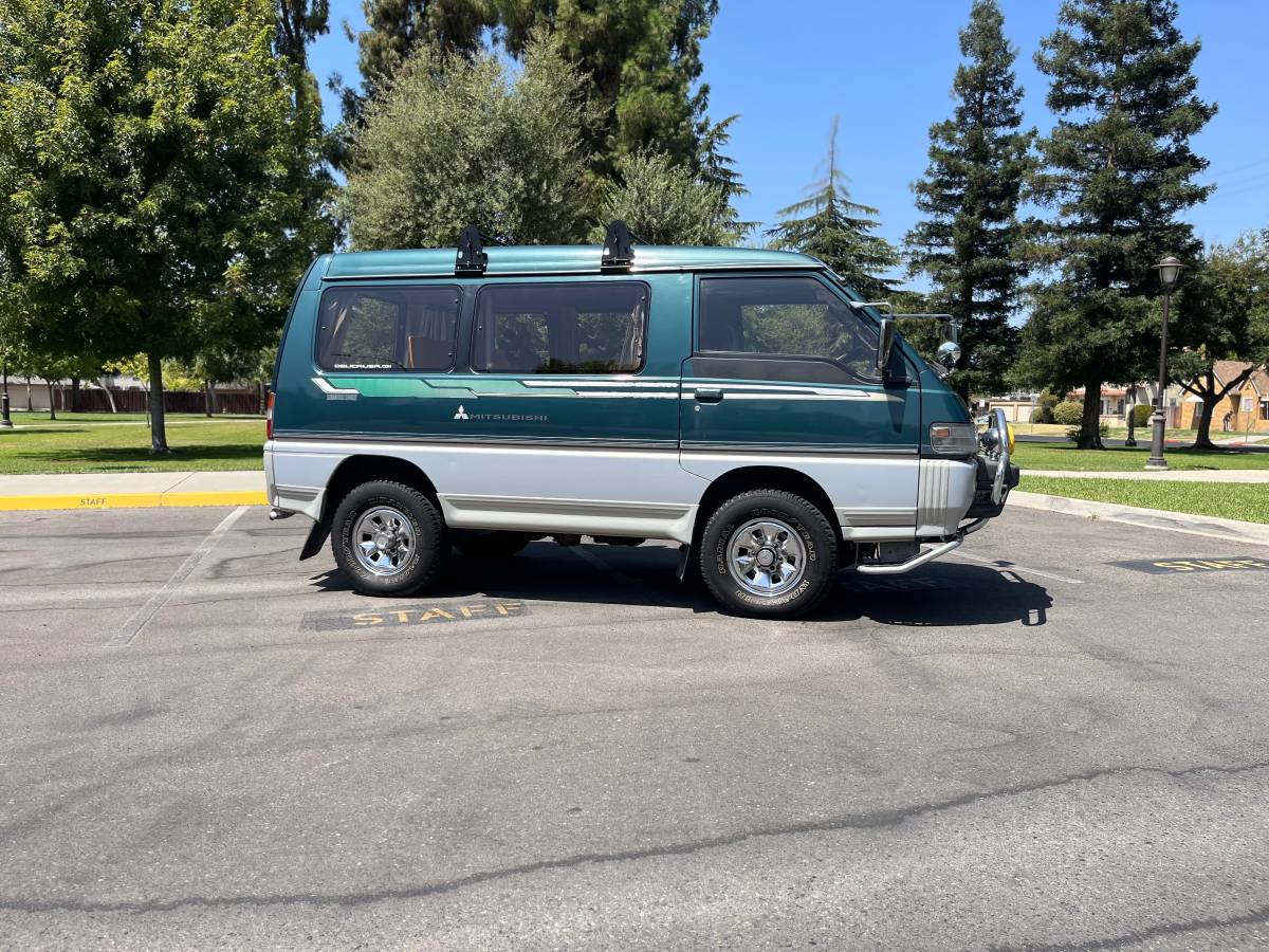 Mitsubishi-Delica-l300-diesel-1993-191706-1