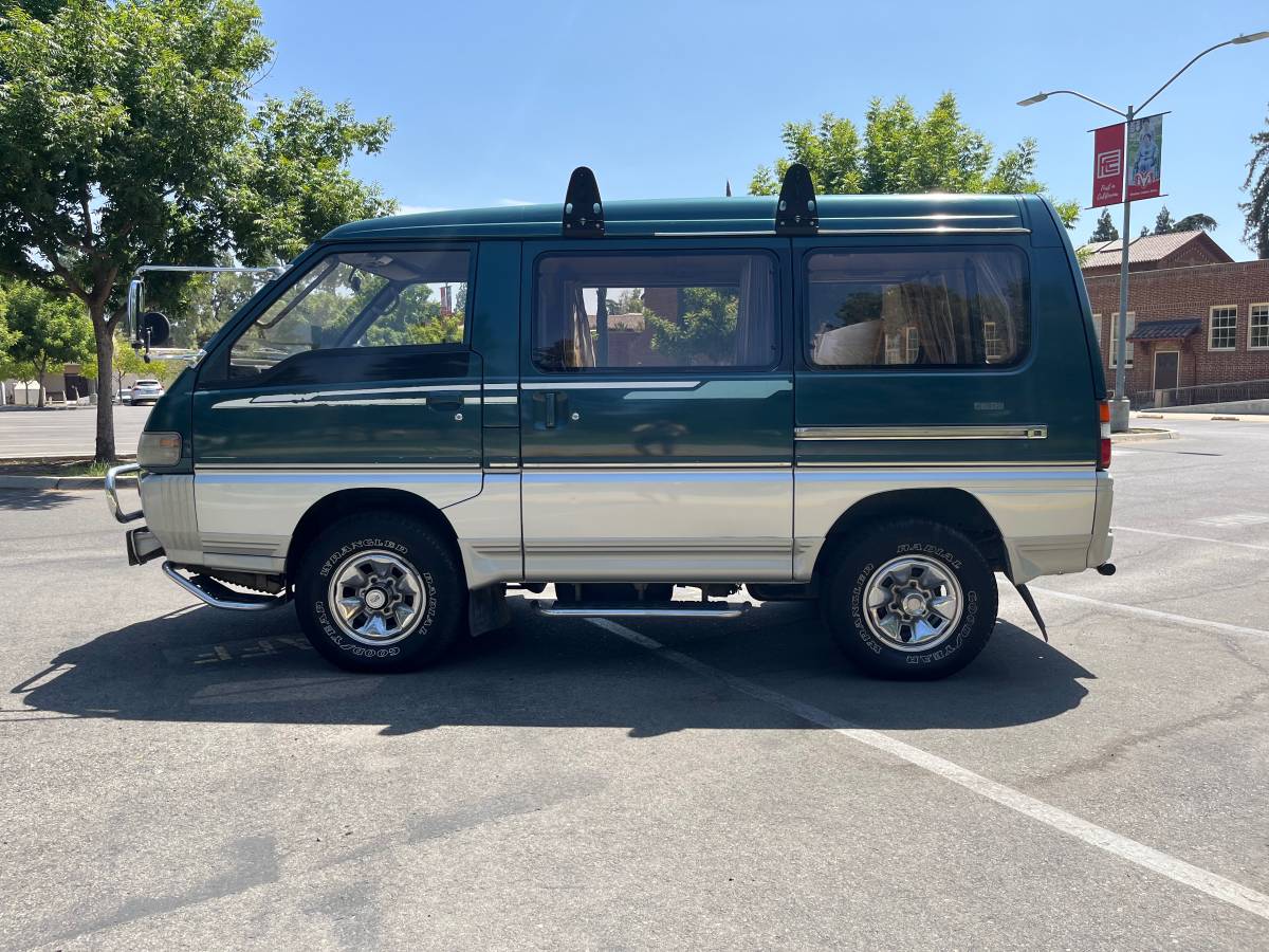 Mitsubishi-Delica-l300-diesel-1993-191706-3