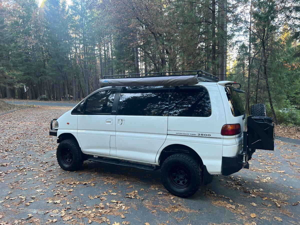 Mitsubishi-Delica-l400-turbo-diesel-1994-2