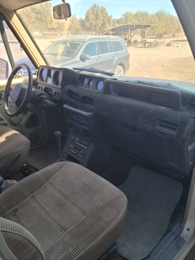 Mitsubishi-Montero-1987-196339-3