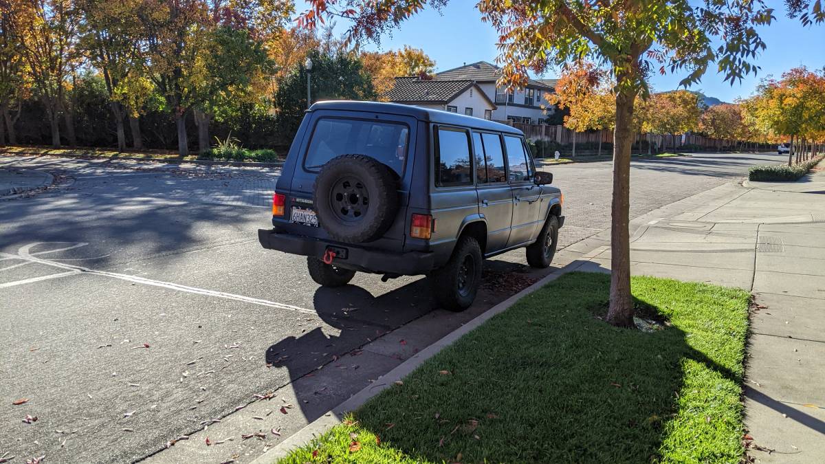 Mitsubishi-Montero-1990-blue-349623-2