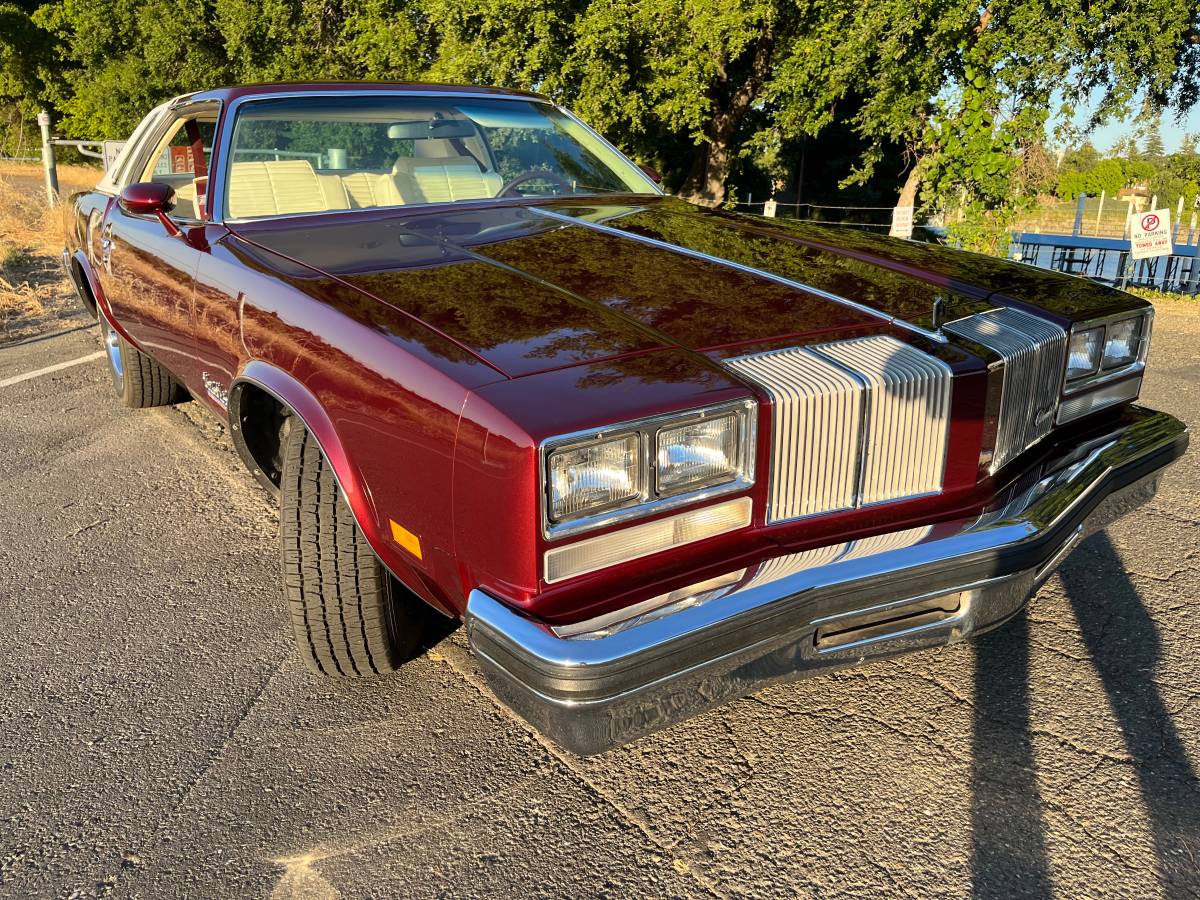 Oldsmobile-1976-10