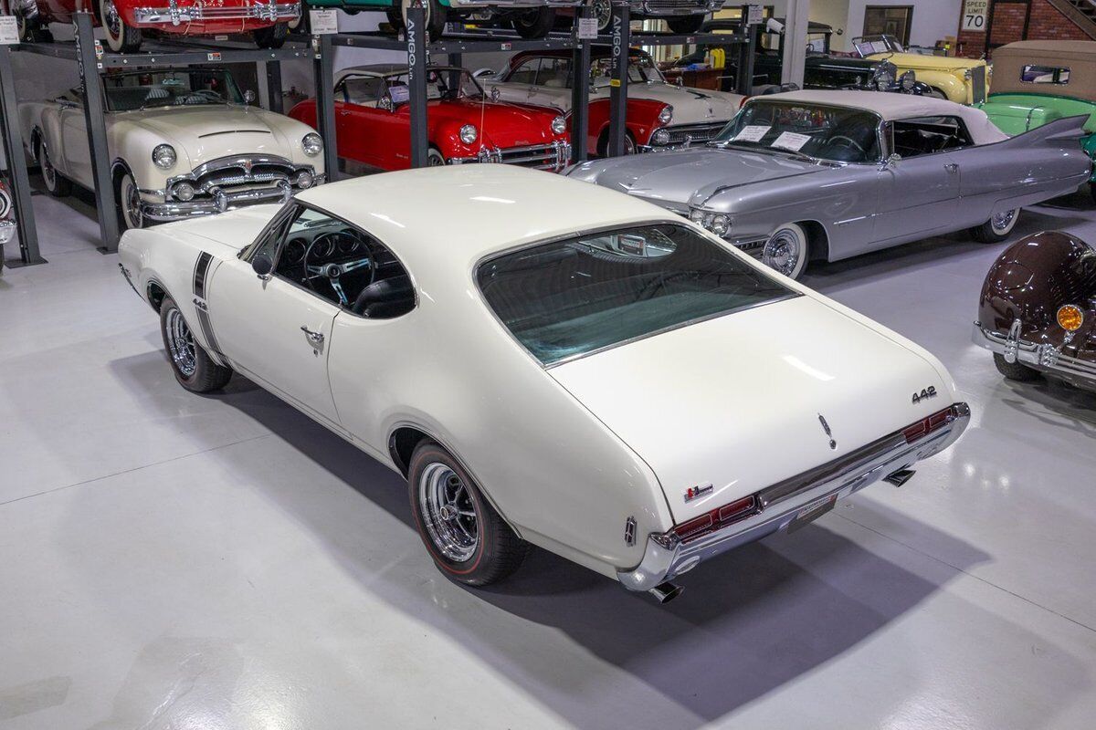 Oldsmobile-442-1968-White-Black-4731-10