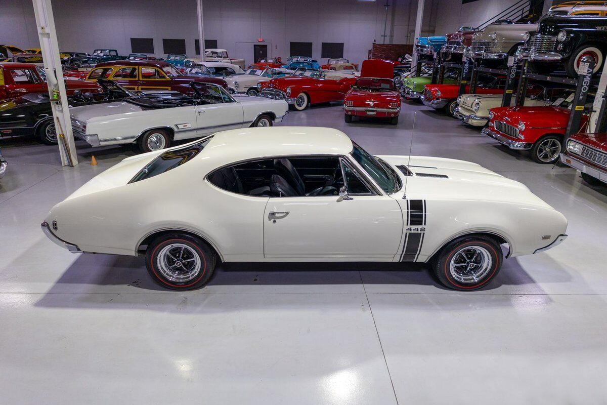 Oldsmobile-442-1968-White-Black-4731-7