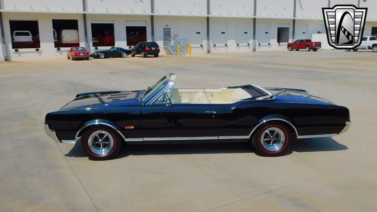 Oldsmobile-442-Cabriolet-1967-Black-White-110715-2