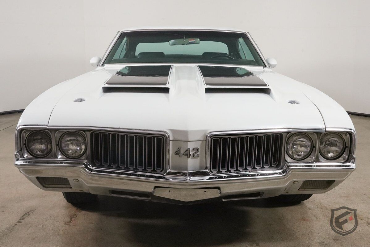 Oldsmobile-442-W-30-HOLIDAY-COUPE-1970-2