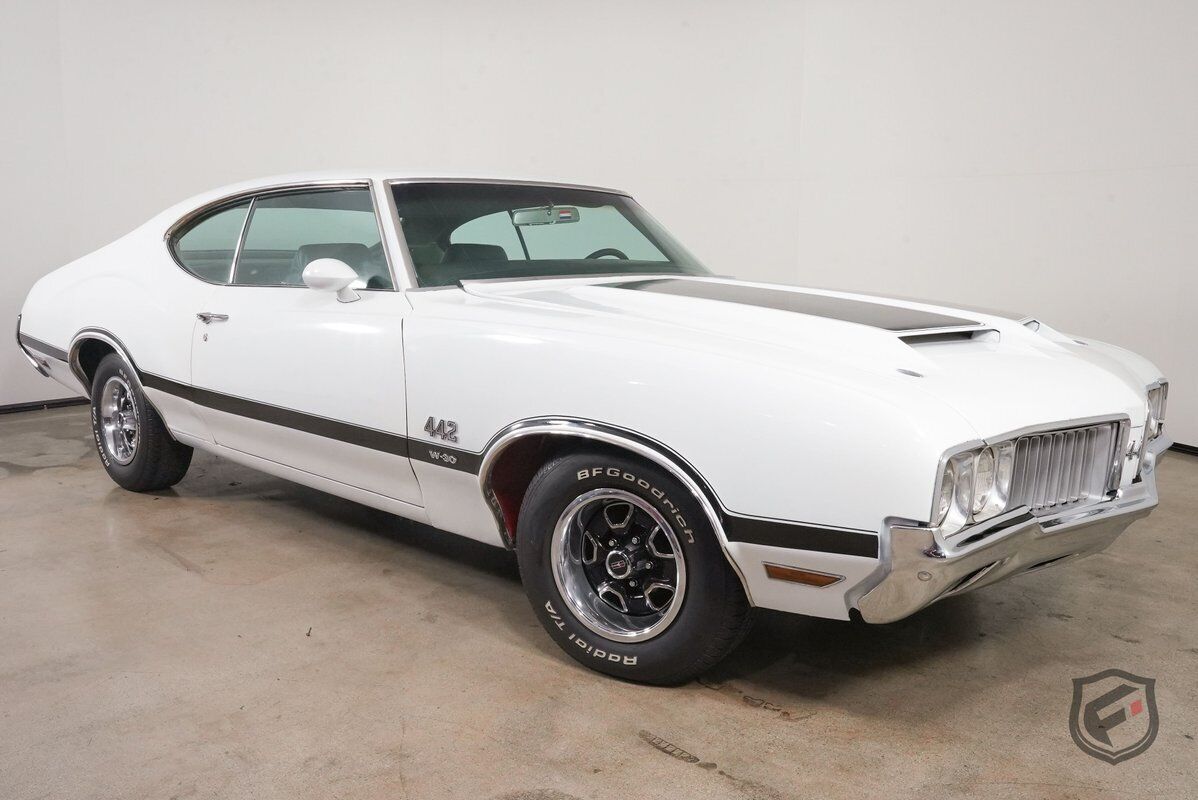 Oldsmobile 442 W-30 HOLIDAY COUPE  year1}