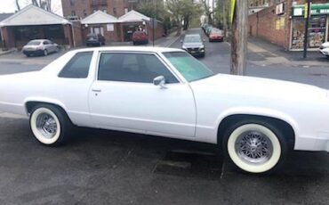 Oldsmobile-98-1977-white-93733-1