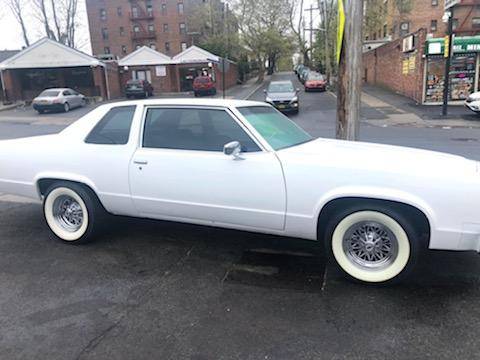 Oldsmobile-98-1977-white-93733-1