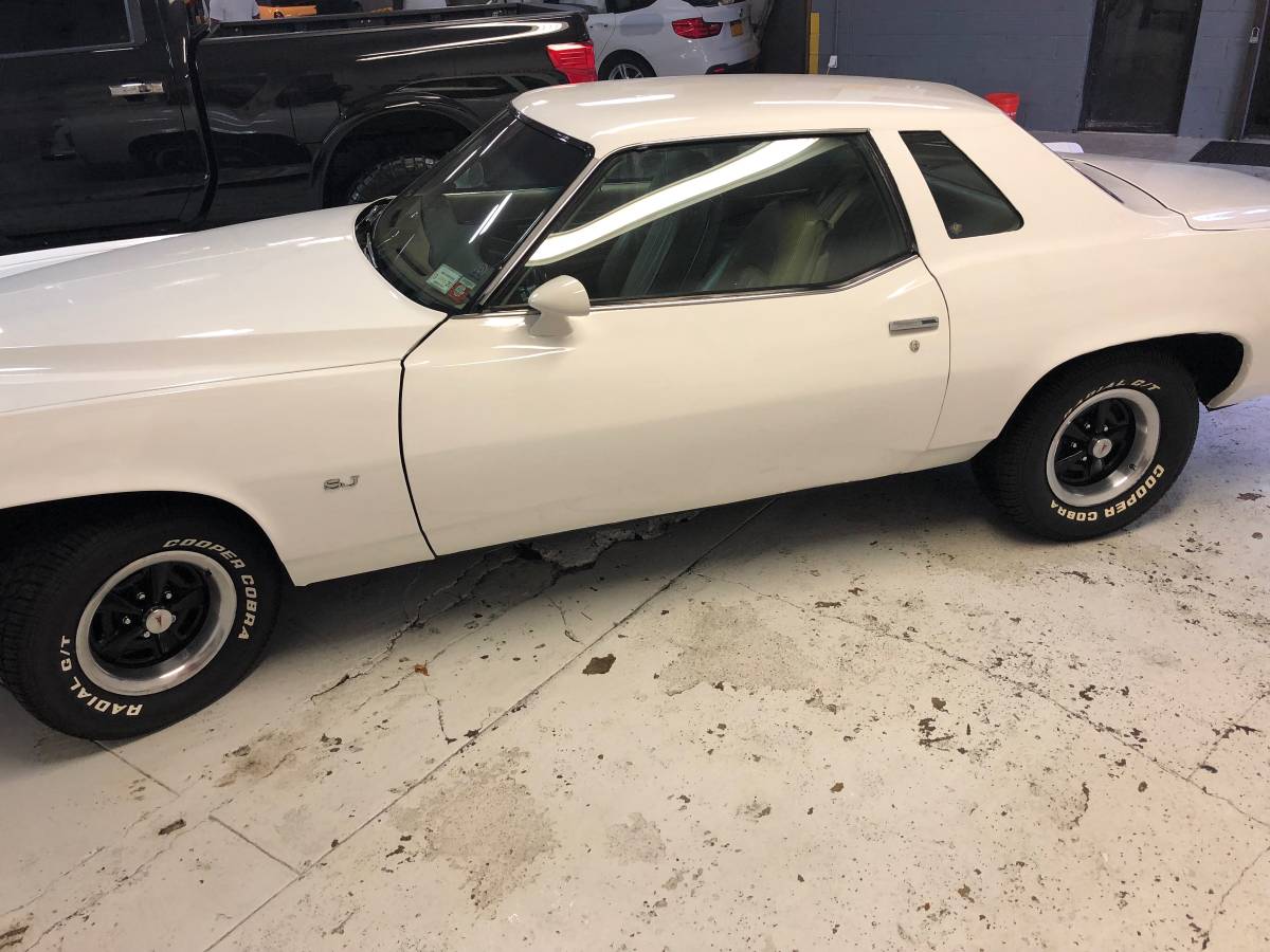 Oldsmobile-98-1977-white-93733-21