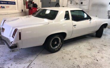 Oldsmobile-98-1977-white-93733-22