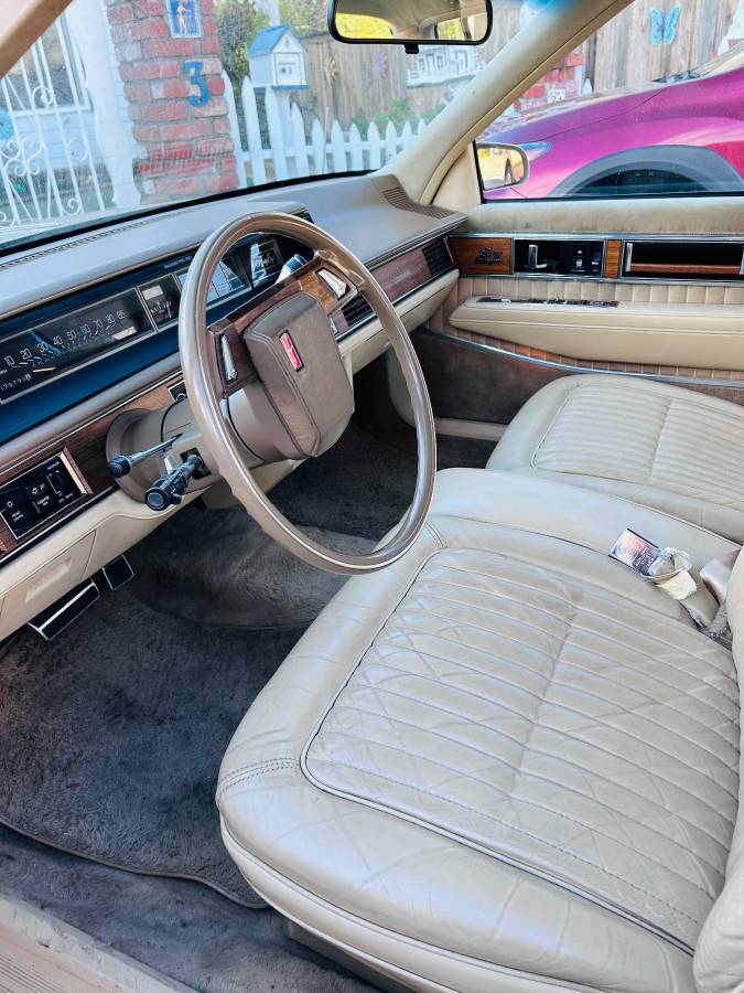 Oldsmobile-98-regency-1986-128424-7