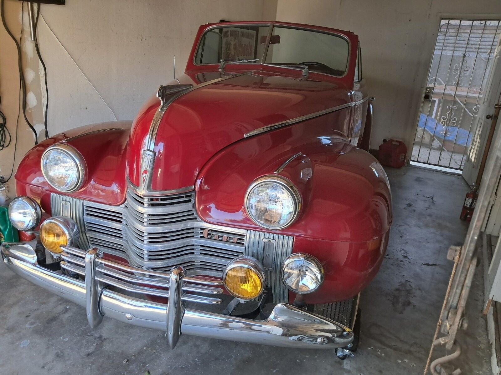 Oldsmobile-Custom-Cruiser-Cabriolet-1940-Burgundy-Red-1609344-6