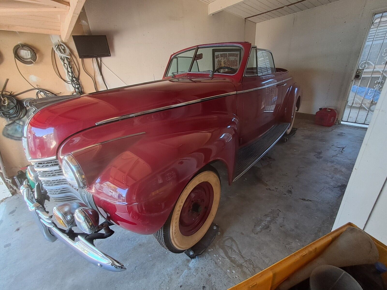 Oldsmobile-Custom-Cruiser-Cabriolet-1940-Burgundy-Red-1609344-7