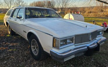 Oldsmobile-Custom-cruiser-wagon-1990-white-4836-2