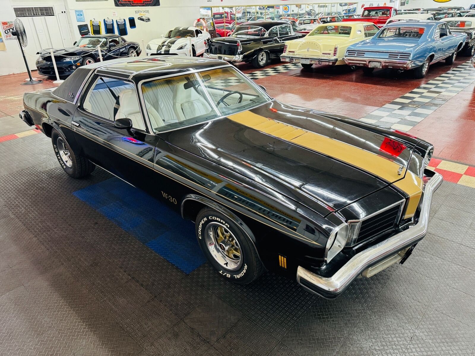 Oldsmobile-Cutlass-1975-Black-White-101440-10