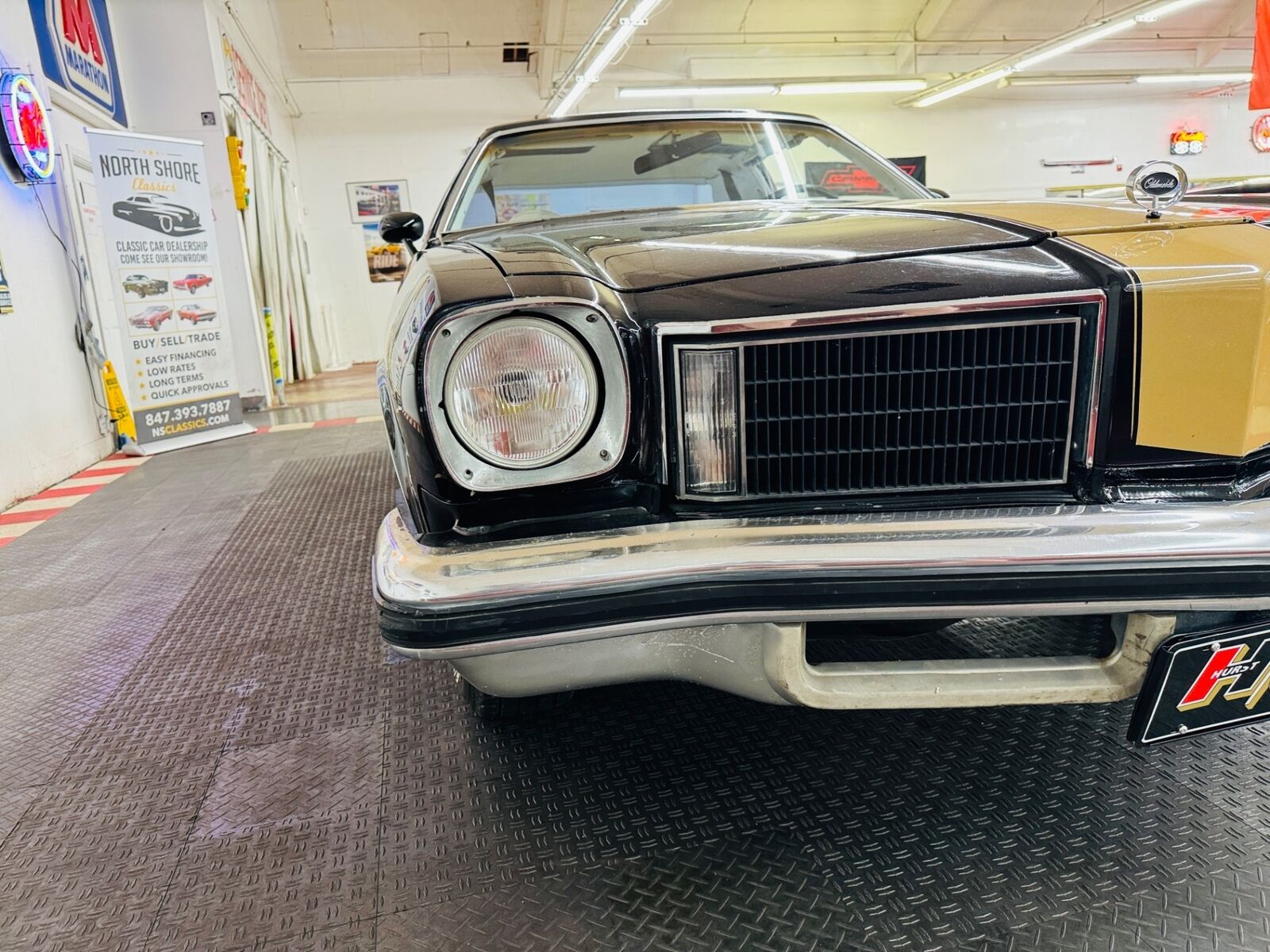 Oldsmobile-Cutlass-1975-Black-White-101440-7