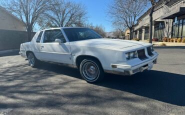 Oldsmobile-Cutlass-1983-white-144841-1