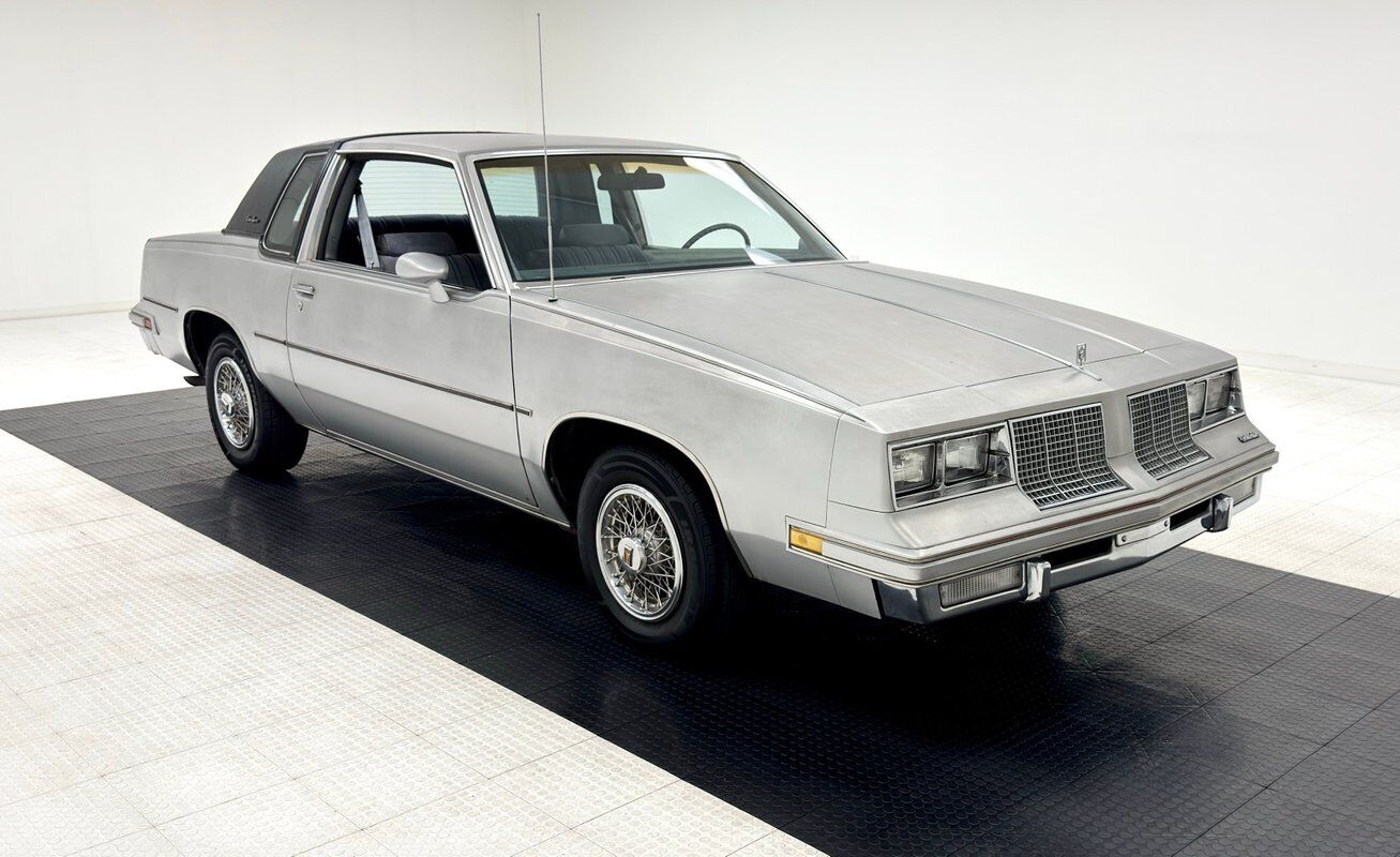 Oldsmobile-Cutlass-1985-6