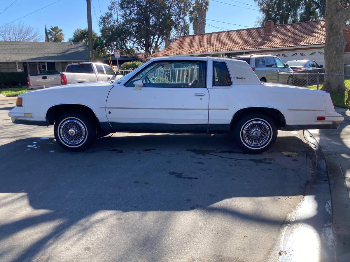 Oldsmobile-Cutlass-1987-3