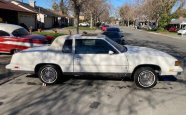 Oldsmobile-Cutlass-1987