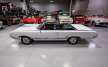 Oldsmobile-Cutlass-442-Convertible-1965-White-Black-125260-11