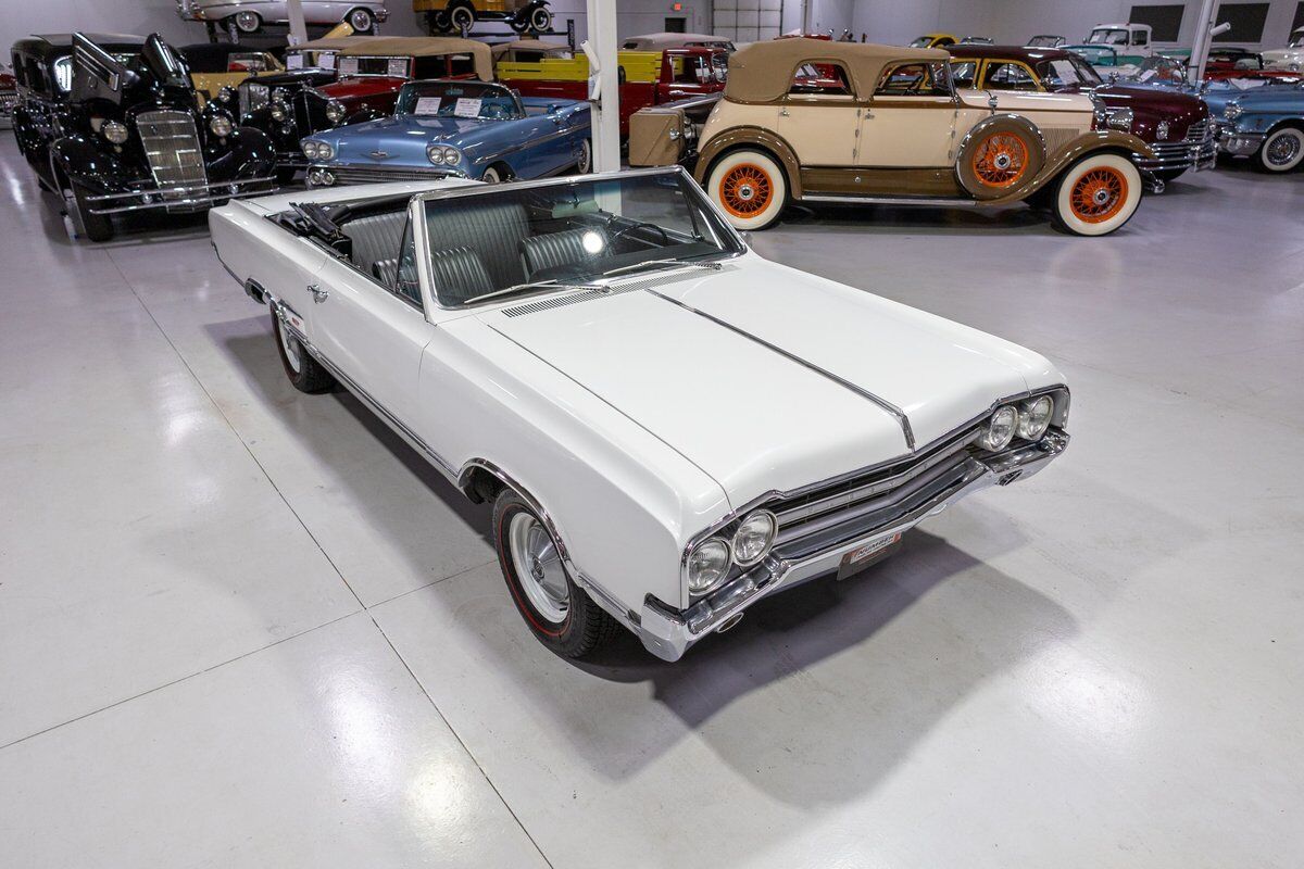 Oldsmobile-Cutlass-442-Convertible-1965-White-Black-125260-6