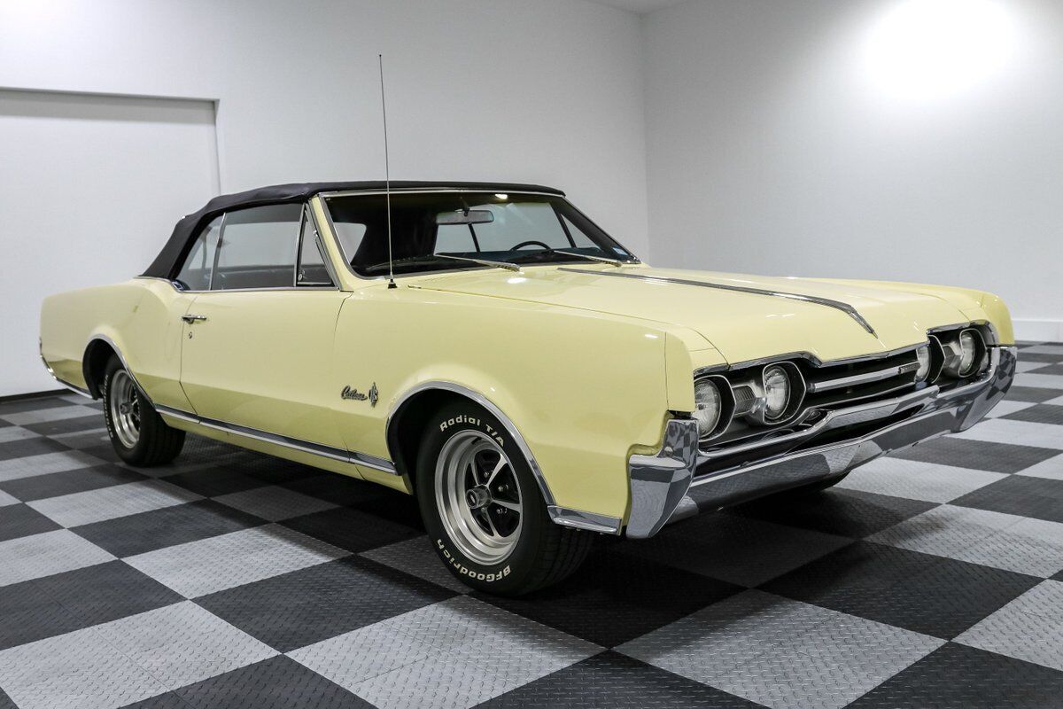 Oldsmobile-Cutlass-Cabriolet-1967-Yellow-Black-55040-1