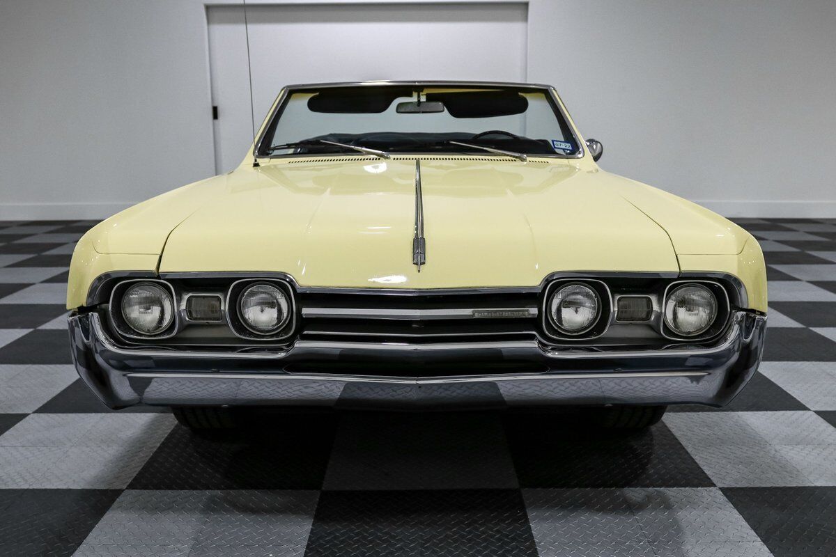 Oldsmobile-Cutlass-Cabriolet-1967-Yellow-Black-55040-2