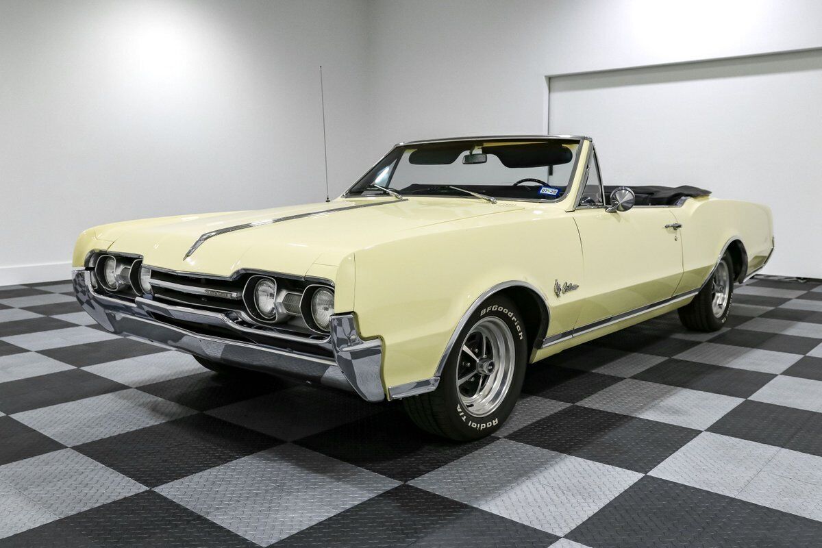 Oldsmobile-Cutlass-Cabriolet-1967-Yellow-Black-55040-3