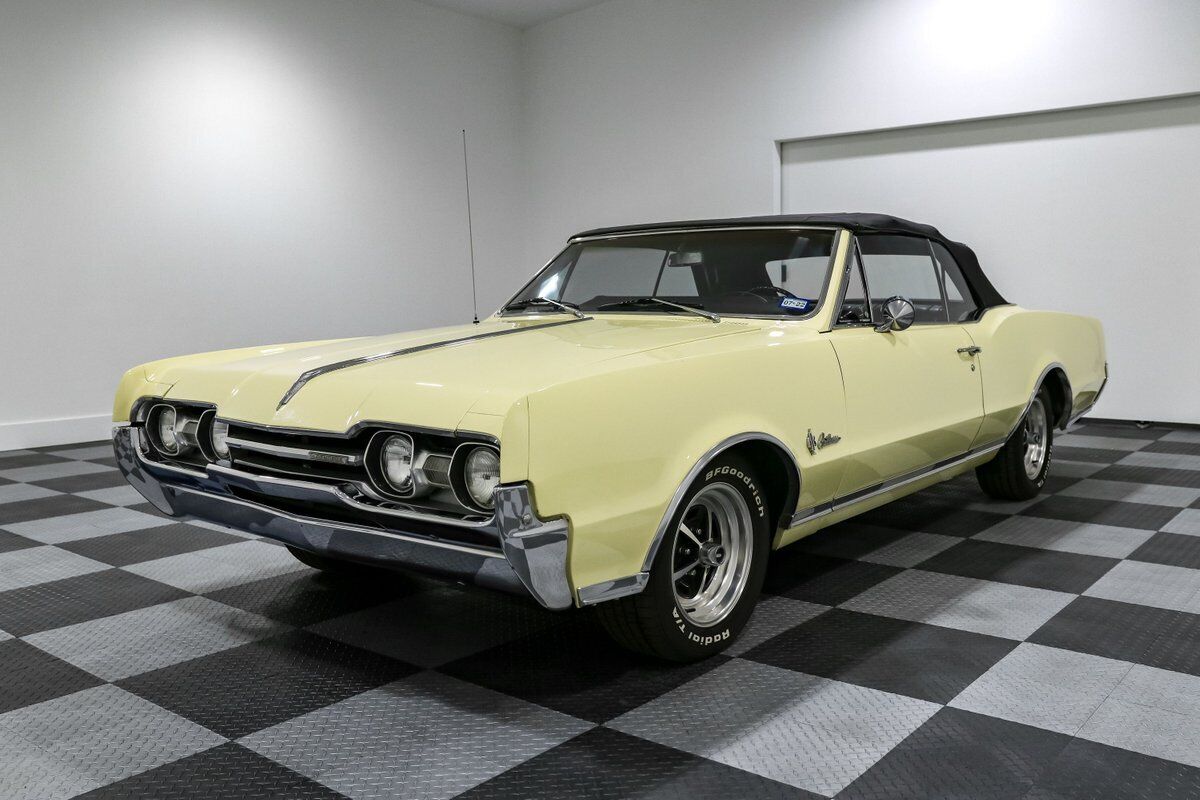 Oldsmobile-Cutlass-Cabriolet-1967-Yellow-Black-55040-4