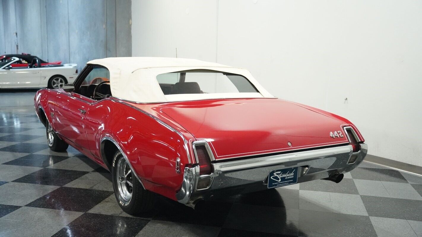 Oldsmobile-Cutlass-Cabriolet-1969-Red-Red-22013-8